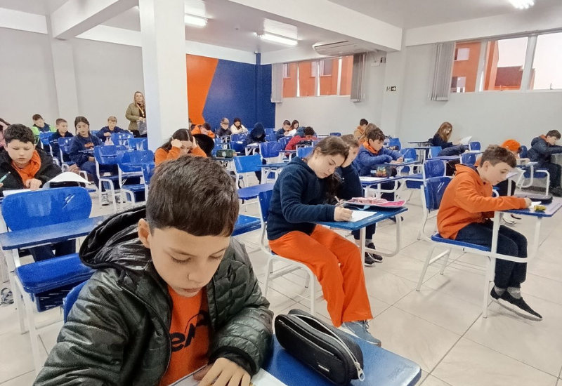 Simulados preparam alunos da Mario Quintana para exames de Cambridge