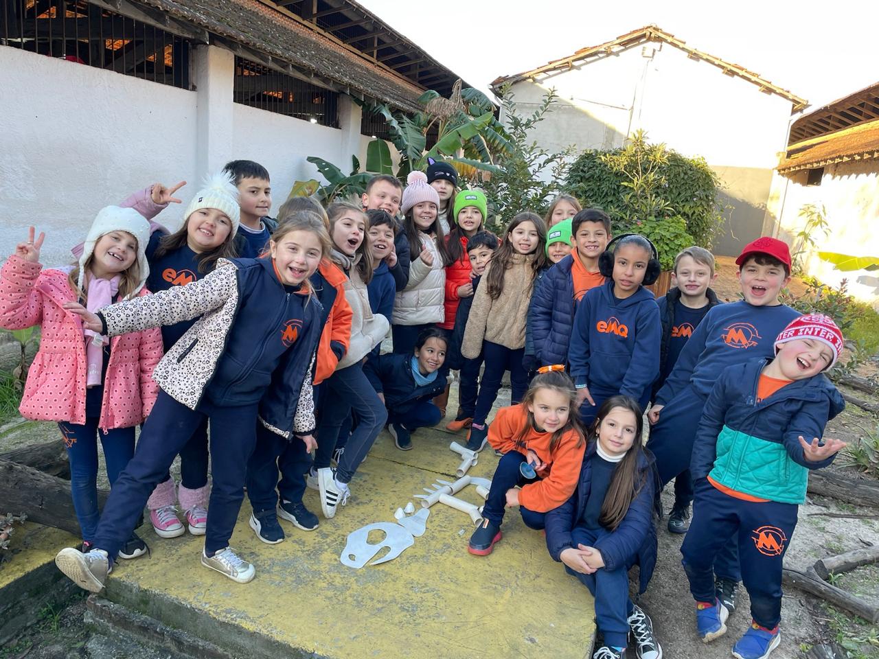 Uma aventura pré-histórica: Encerramento do Semestre do 2º ano do Ensino Fundamental na Escola Mario Quintana