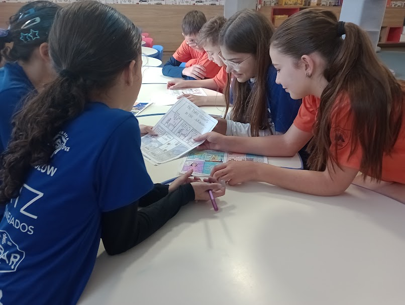 Alunos do 6° ano do Projeto Bilíngue criam gibis autorais em inglês