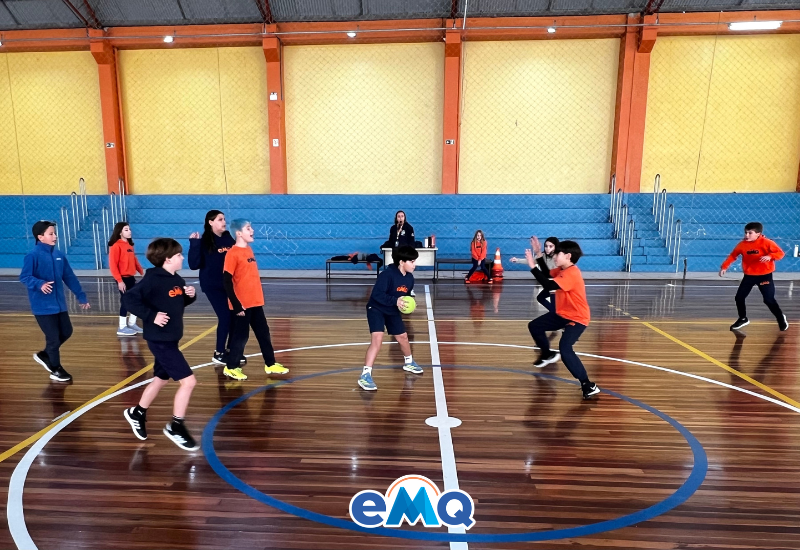 A Engrenagem do Futuro: Jogos Pré-Desportivos na Formação Integral do Aluno